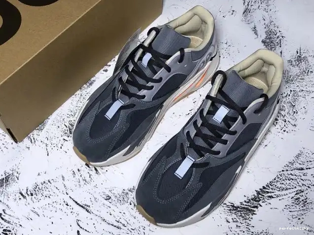 'Magnet' Boost Yeezy 700 FV9922 Adidas v2 0503